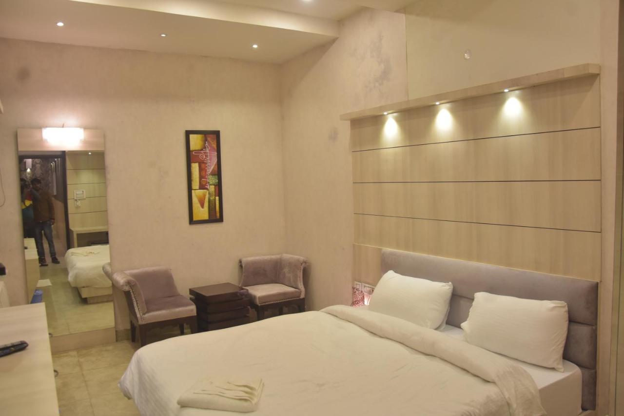 Hotel Mahendra Plaza Hardoi Kültér fotó