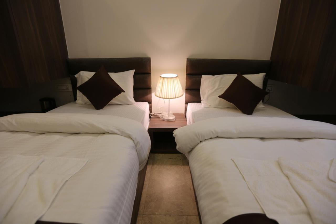 Hotel Mahendra Plaza Hardoi Kültér fotó